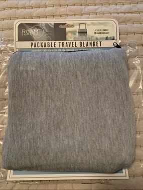 ROAM Packable Travel Blanket - Light Gray